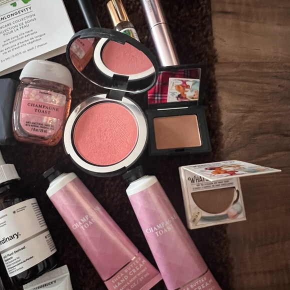 NEW MIXED MAKEUP BAG JUST FOR FUN! - Picture 10 of 15